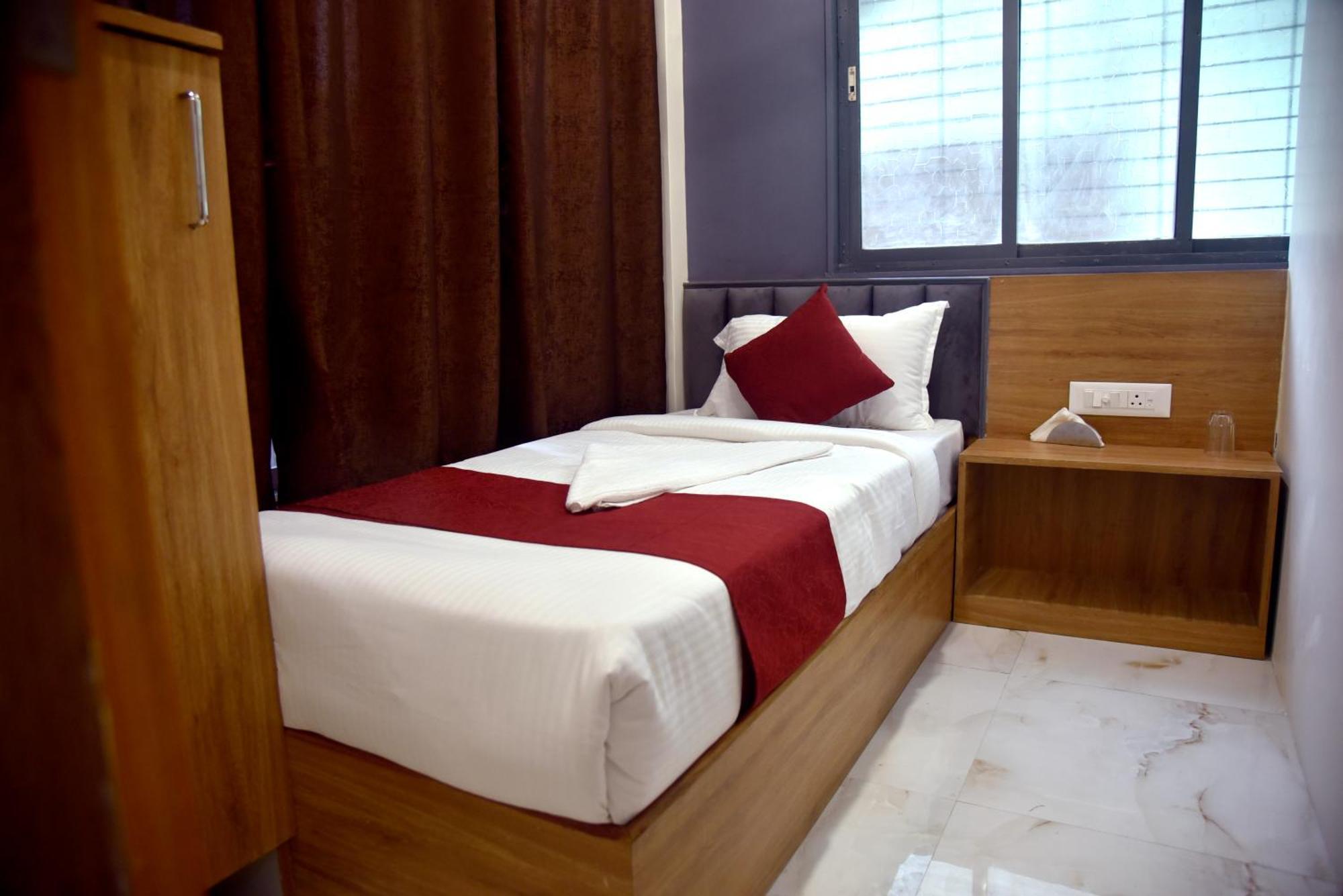 Vogue Cabin Stay Near Nesco Bombay Exhibition Centre エクステリア 写真