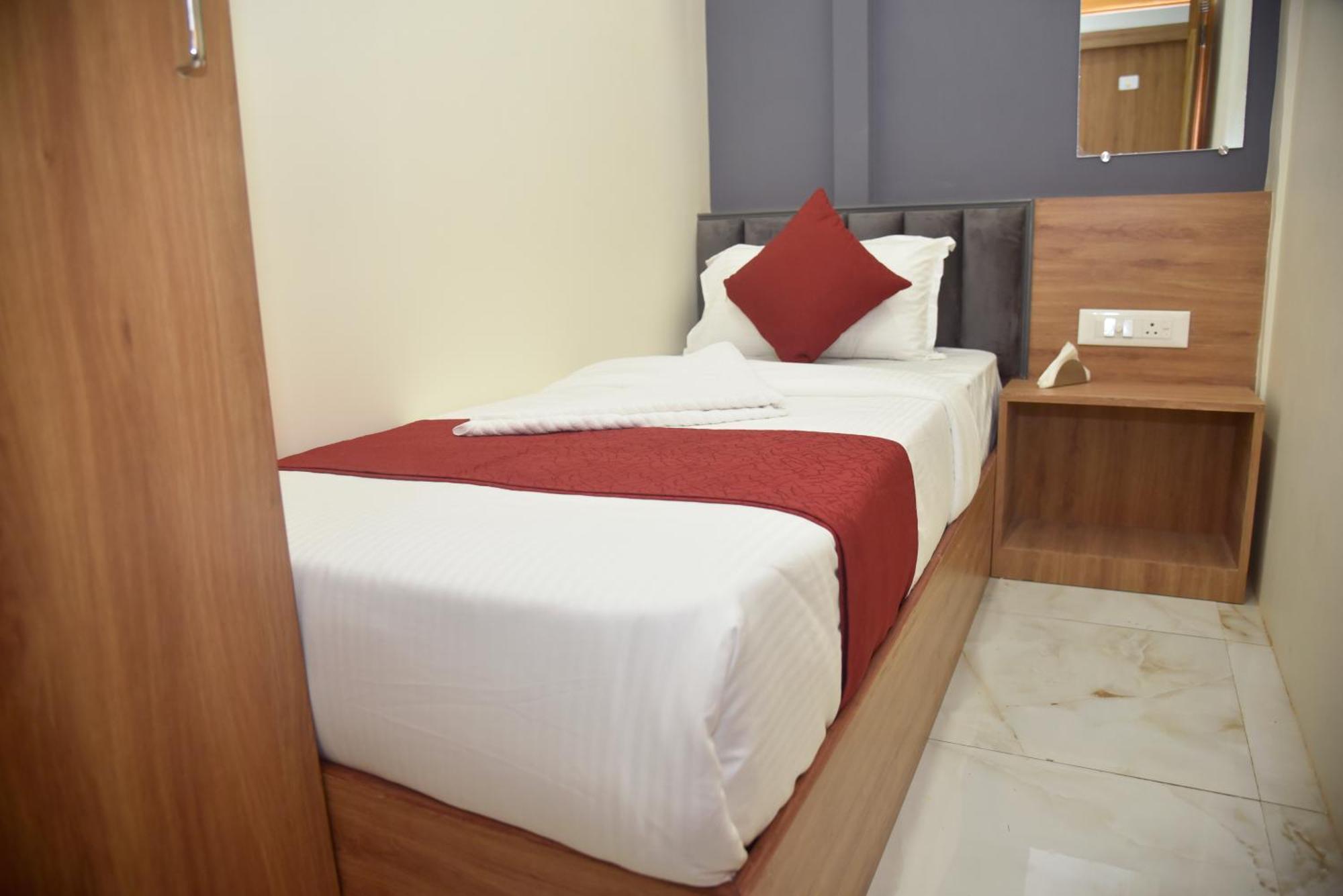 Vogue Cabin Stay Near Nesco Bombay Exhibition Centre エクステリア 写真