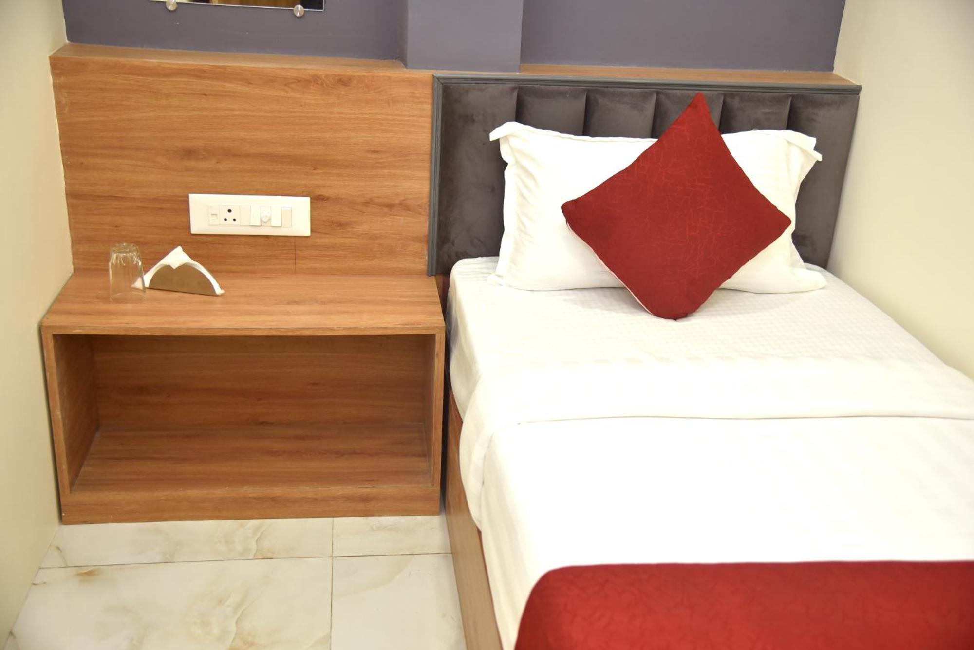 Vogue Cabin Stay Near Nesco Bombay Exhibition Centre エクステリア 写真