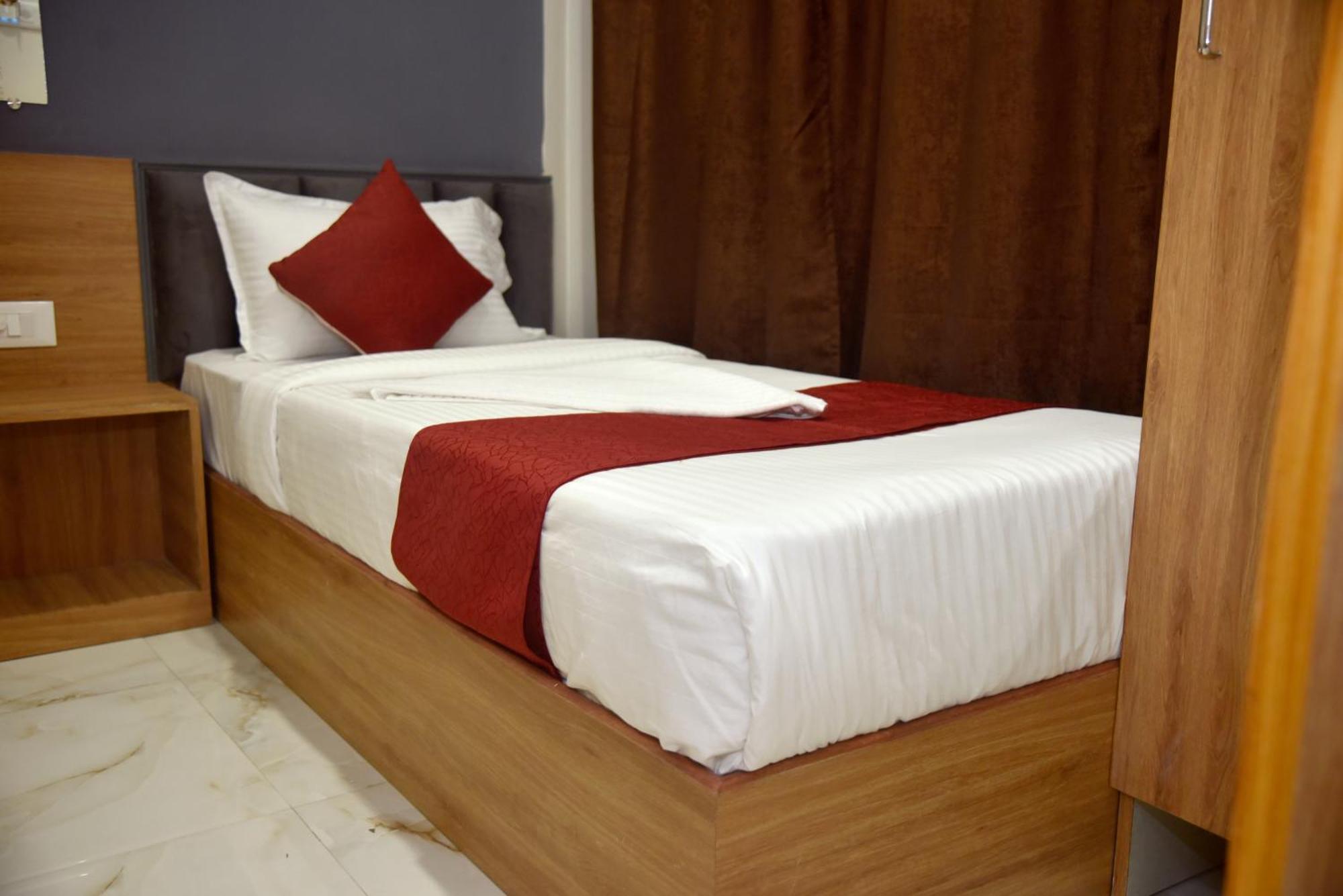 Vogue Cabin Stay Near Nesco Bombay Exhibition Centre エクステリア 写真