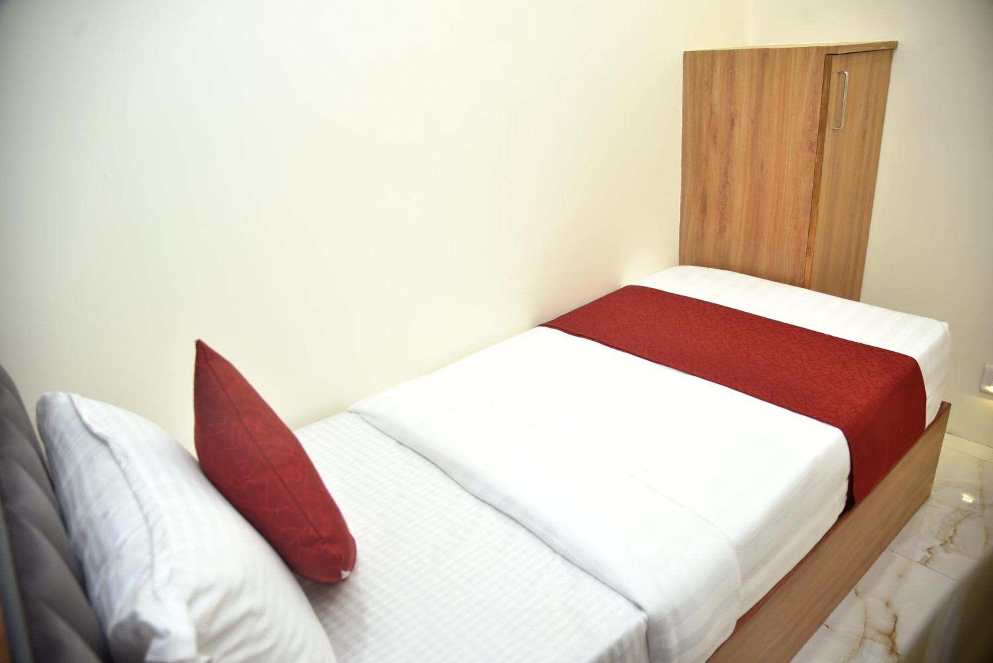 Vogue Cabin Stay Near Nesco Bombay Exhibition Centre エクステリア 写真